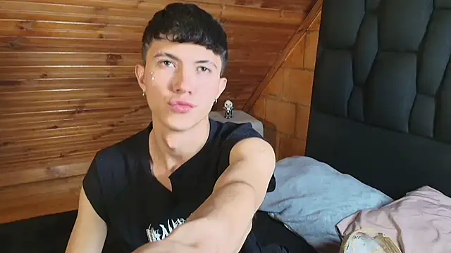 Snapshot of Justyn_Ross chatting on October 31, 2025, 11:06 pm Justyn Ross online show from October 31, 2025, 11:06 pm