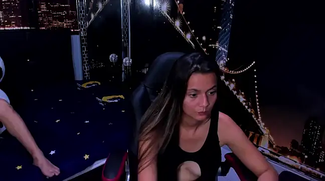 Snapshot of ValentinaAndTerry chatting on January 4, 2025, 5:47 pm ValentinaAndTerry online show from January 4, 2025, 5:47 pm