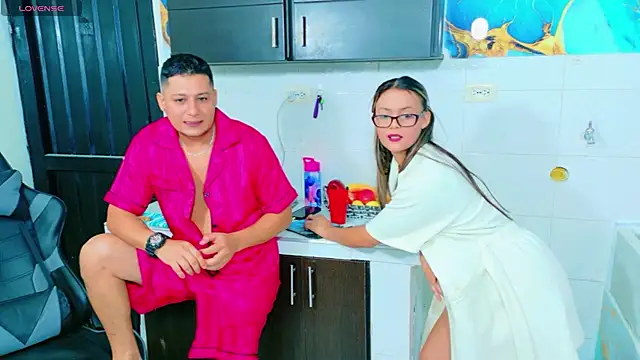 Snapshot of ValentinaAndTerry chatting on November 28, 2025, 3:58 pm ValentinaAndTerry online show from November 28, 2025, 3:58 pm