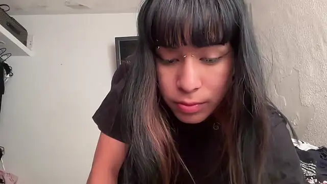 p0kemonakerosen0 online show from May 4, 2026, 11:12 pm
