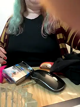 Snapshot of Popinasq chatting on September 19, 2025, 6:19 pm Popinasq online show from September 19, 2025, 6:19 pm