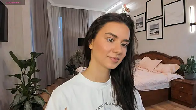 Snapshot of NicoleLuv chatting on October 24, 2025, 1:29 pm NicoleLuv online show from October 24, 2025, 1:29 pm