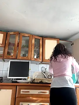 EmaSkyes online show from November 1, 2025, 8:38 am