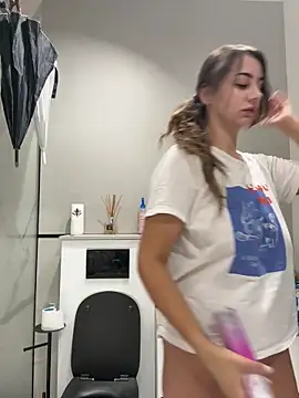 BelleSkye online show from October 9, 2025, 3:15 am