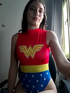 aurelialux online show from September 22, 2025, 9:28 pm