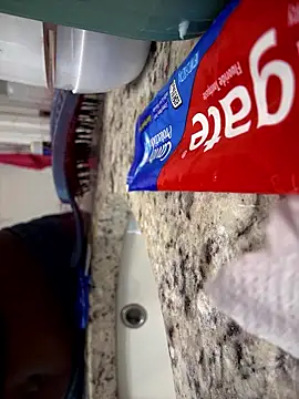 Snapshot of honeybrow chatting on January 17, 2026, 7:39 pm honeybrow online show from January 17, 2026, 7:39 pm