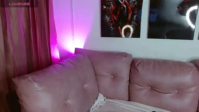 hinataleecs online show from December 19, 2025, 10:50 pm