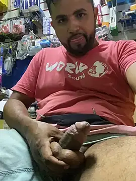 Snapshot of Sheik_z_o chatting on March 18, 2025, 5:53 pm Sheik z o online show from March 18, 2025, 5:53 pm