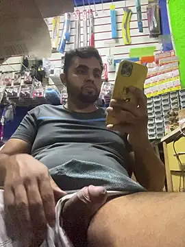 Snapshot of Sheik_z_o chatting on February 9, 2026, 9:30 pm Sheik z o online show from February 9, 2026, 9:30 pm