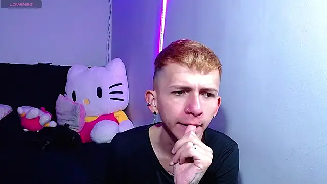 smallgiant27 online show from December 19, 2025, 7:21 pm