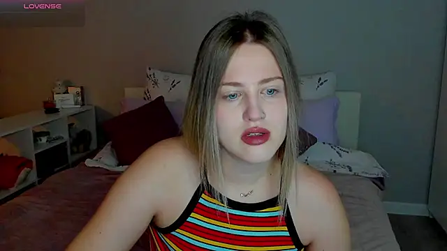 Snapshot of _Sarah_Soul_ chatting on October 17, 2025, 12:01 am Sarah Soul online show from October 17, 2025, 12:01 am