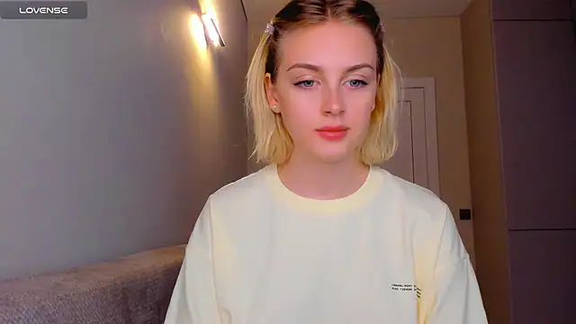 Snapshot of pretty_girlnextdoor chatting on December 7, 2024, 5:42 pm pretty girlnextdoor online show from December 7, 2024, 5:42 pm