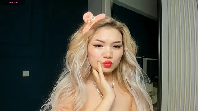 Snapshot of Xiao_Mei_ chatting on December 11, 2024, 5:32 am Xiao Mei online show from December 11, 2024, 5:32 am