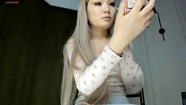 Snapshot of Xiao_Mei_ chatting on February 28, 2025, 12:21 am Xiao Mei online show from February 28, 2025, 12:21 am