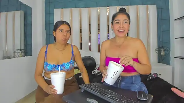 Snapshot of FerANDviki chatting on February 19, 2025, 10:42 pm FerANDviki online show from February 19, 2025, 10:42 pm