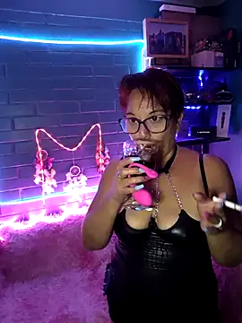 Snapshot of TRISH_MILF chatting on March 23, 2025, 4:05 am TRISH MILF online show from March 23, 2025, 4:05 am