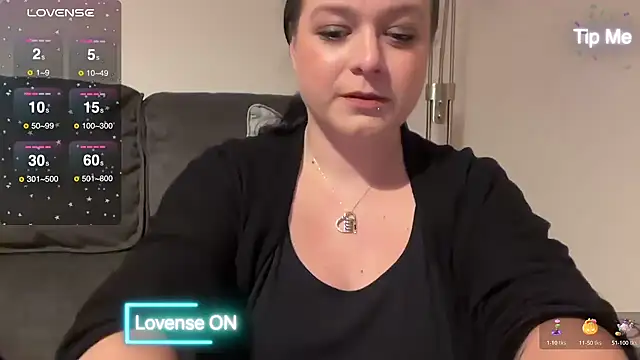 Snapshot of NaughtyWifeUK chatting on December 6, 2024, 10:19 pm NaughtyWifeUK online show from December 6, 2024, 10:19 pm