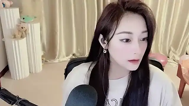 Snapshot of Daisy-77 chatting on January 13, 2025, 5:44 pm Daisy-77 online show from January 13, 2025, 5:44 pm