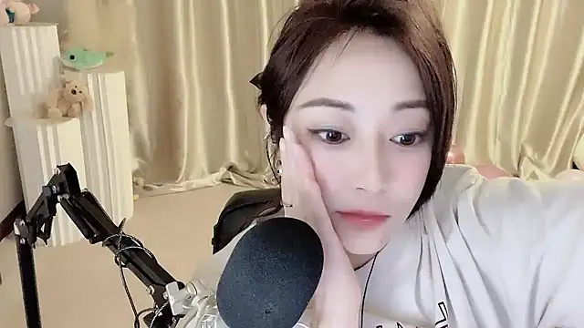 Snapshot of Daisy-77 chatting on January 13, 2025, 8:48 pm Daisy-77 online show from January 13, 2025, 8:48 pm