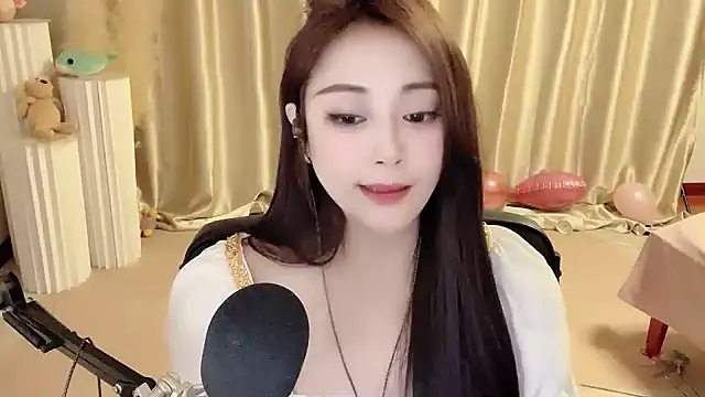 Snapshot of Daisy-77 chatting on February 8, 2025, 9:04 pm Daisy-77 online show from February 8, 2025, 9:04 pm