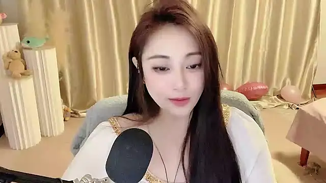 Snapshot of Daisy-77 chatting on February 9, 2025, 12:06 am Daisy-77 online show from February 9, 2025, 12:06 am