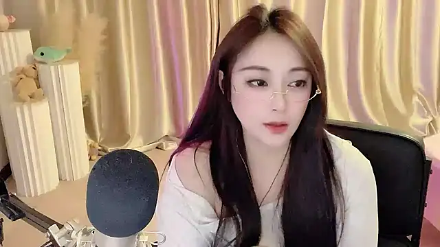 Snapshot of Daisy-77 chatting on February 19, 2025, 9:03 pm Daisy-77 online show from February 19, 2025, 9:03 pm