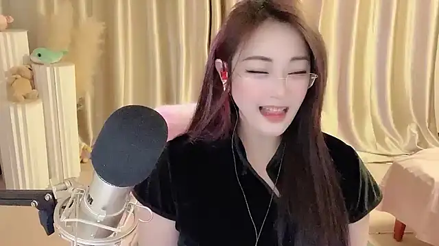 Snapshot of Daisy-77 chatting on February 27, 2025, 4:10 pm Daisy-77 online show from February 27, 2025, 4:10 pm