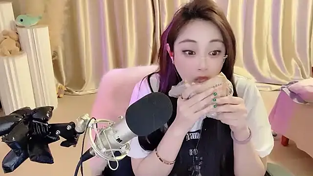 Snapshot of Daisy-77 chatting on March 5, 2025, 9:04 pm Daisy-77 online show from March 5, 2025, 9:04 pm