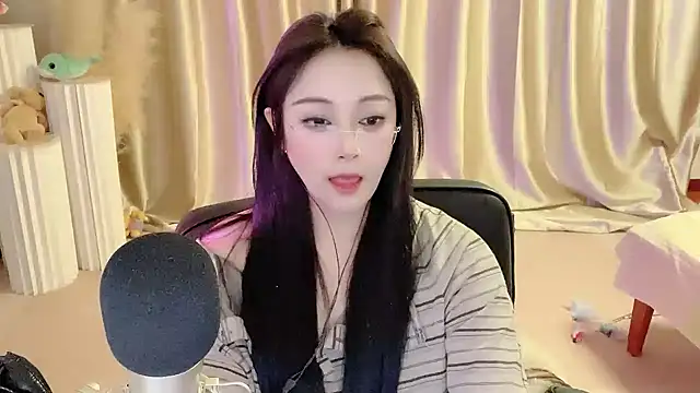 Snapshot of Daisy-77 chatting on March 8, 2025, 9:18 pm Daisy-77 online show from March 8, 2025, 9:18 pm