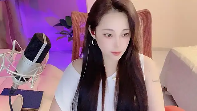 Snapshot of Daisy-77 chatting on September 13, 2025, 7:35 pm Daisy-77 online show from September 13, 2025, 7:35 pm