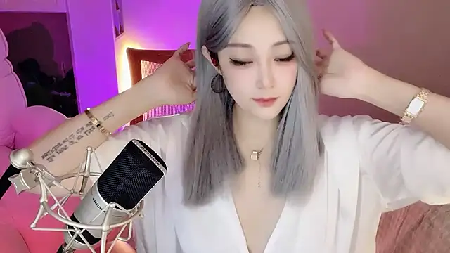 Snapshot of Daisy-77 chatting on October 10, 2025, 1:21 pm Daisy-77 online show from October 10, 2025, 1:21 pm