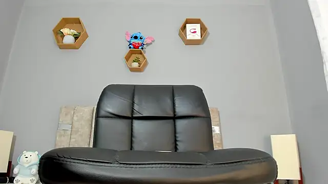 Chloe narcise online show from March 22, 2025, 4:14 am