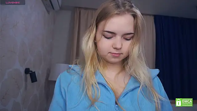 ZaraCreedon online show from December 14, 2025, 5:02 am