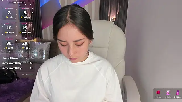 Snapshot of emily_layton chatting on February 1, 2025, 9:51 pm emily layton online show from February 1, 2025, 9:51 pm