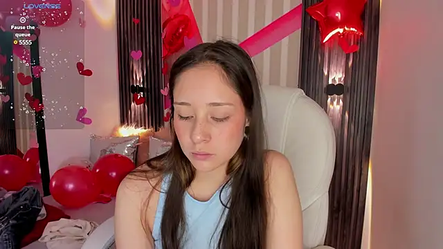 Snapshot of emily_layton chatting on February 21, 2025, 2:38 pm emily layton online show from February 21, 2025, 2:38 pm