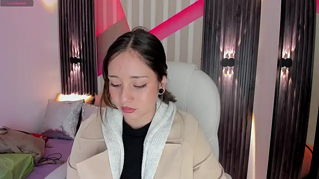 Snapshot of emily_layton chatting on March 12, 2025, 1:08 pm emily layton online show from March 12, 2025, 1:08 pm