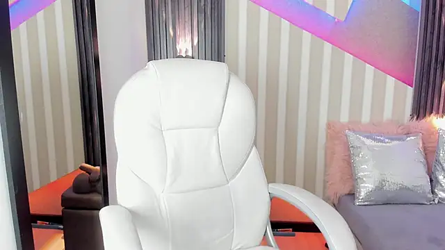 Snapshot of emily_layton chatting on September 9, 2025, 2:38 pm emily layton online show from September 9, 2025, 2:38 pm