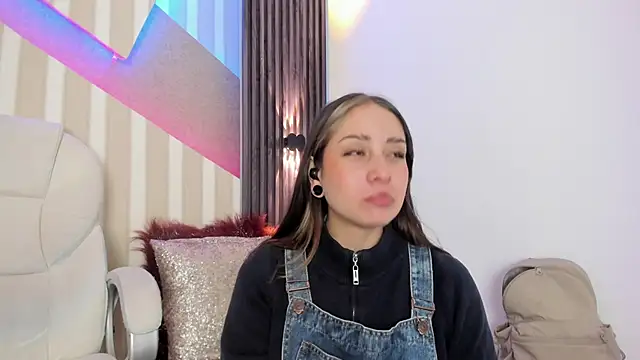 Snapshot of emily_layton chatting on September 30, 2025, 2:33 pm emily layton online show from September 30, 2025, 2:33 pm