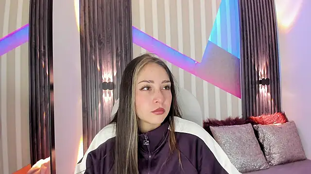 Snapshot of emily_layton chatting on October 3, 2025, 2:14 pm emily layton online show from October 3, 2025, 2:14 pm