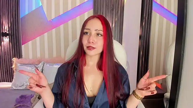 Snapshot of emily_layton chatting on October 30, 2025, 2:40 pm emily layton online show from October 30, 2025, 2:40 pm