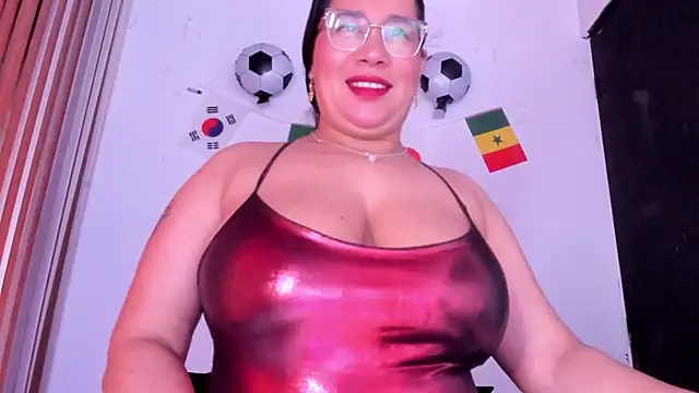 Snapshot of alondrabigtits chatting on June 21, 2026, 12:08 pm alondrabigtits online show from June 21, 2026, 12:08 pm