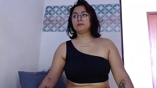 Snapshot of Aria_smith01 chatting on October 7, 2025, 2:03 pm Aria smith01 online show from October 7, 2025, 2:03 pm