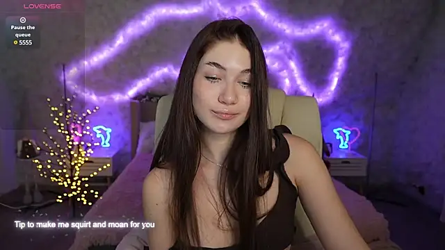 Snapshot of Sunny_Sweety chatting on February 3, 2025, 2:13 pm Sunny Sweety online show from February 3, 2025, 2:13 pm