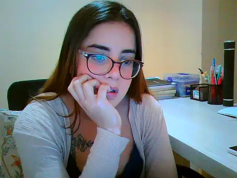 Snapshot of maliamiller chatting on November 8, 2025, 8:47 am maliamiller online show from November 8, 2025, 8:47 am