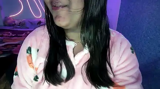 Snapshot of expression_queen chatting on December 15, 2024, 10:04 pm expression queen online show from December 15, 2024, 10:04 pm