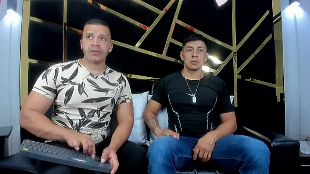 Snapshot of AndyandFran chatting on February 28, 2025, 9:33 pm AndyandFran online show from February 28, 2025, 9:33 pm