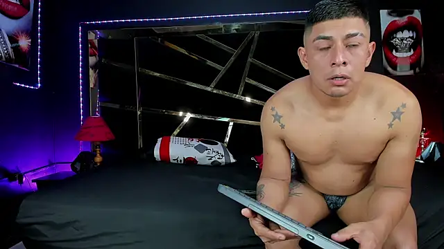 Snapshot of AndyandFran chatting on October 20, 2025, 11:05 pm AndyandFran online show from October 20, 2025, 11:05 pm