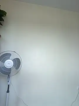 Juicylittle slute online show from April 9, 2026, 8:31 am