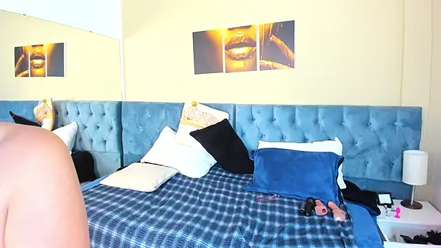 Sam and molly  online show from December 1, 2024, 10:43 pm