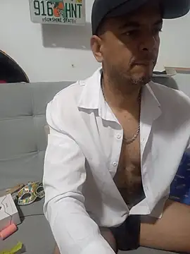 latinmartin73 online show from November 2, 2025, 4:15 am